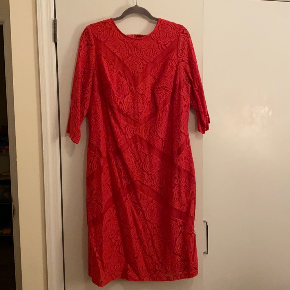 Julia Jordan coral lace with mesh inset. Sz 20w worn once to a spring wedding.